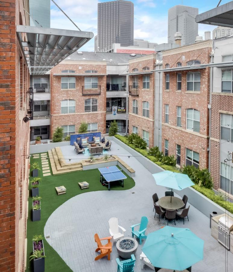 Loft Style 2br Apt I Center I Pool I Gym I Workspace I Pets Apartamento
