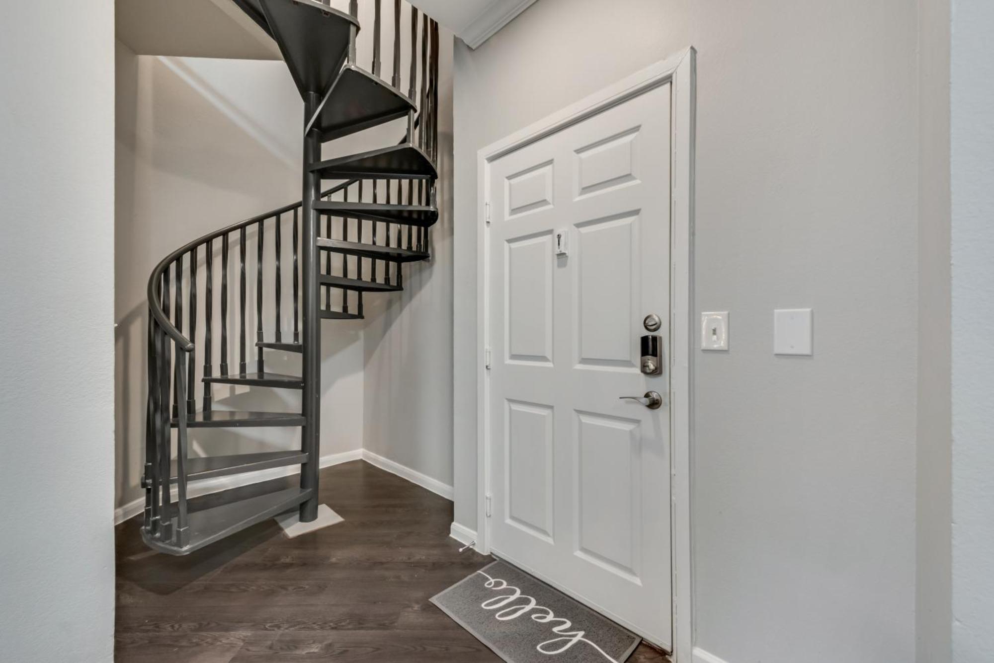 Loft Style 2br Apt I Center I Pool I Gym I Workspace I Pets Apartamento